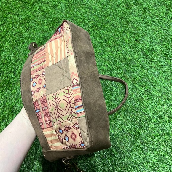 Donna Sharp Olivia Wristlet Sandstone - Picture 6 of 7